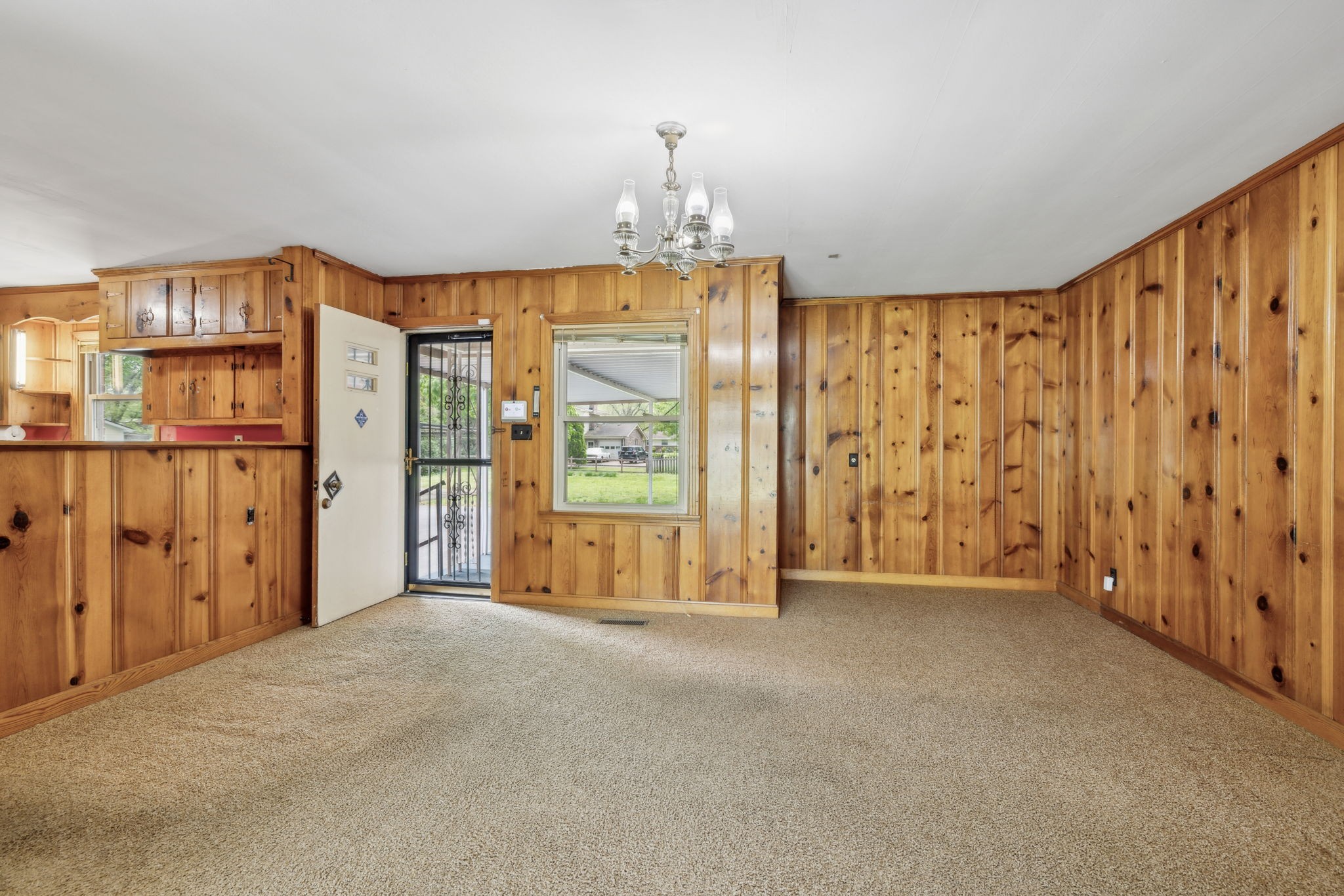 909 Hillsboro Rd