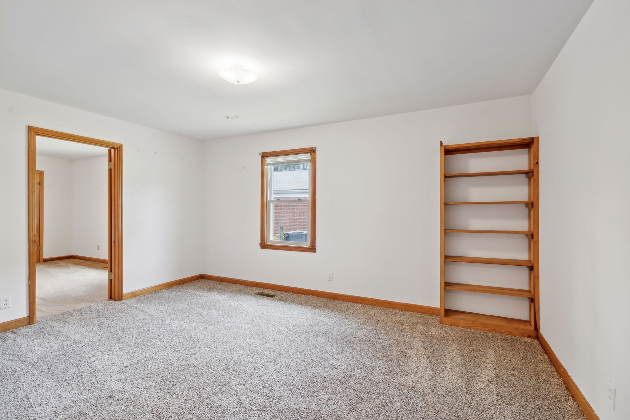 909 Hillsboro Rd