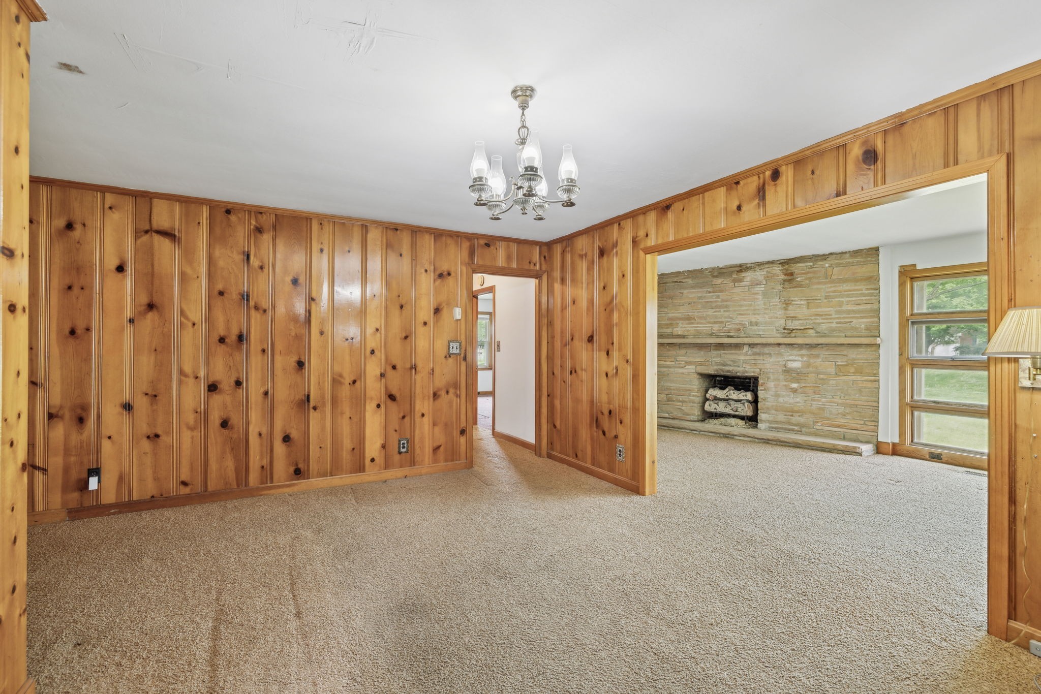 909 Hillsboro Rd