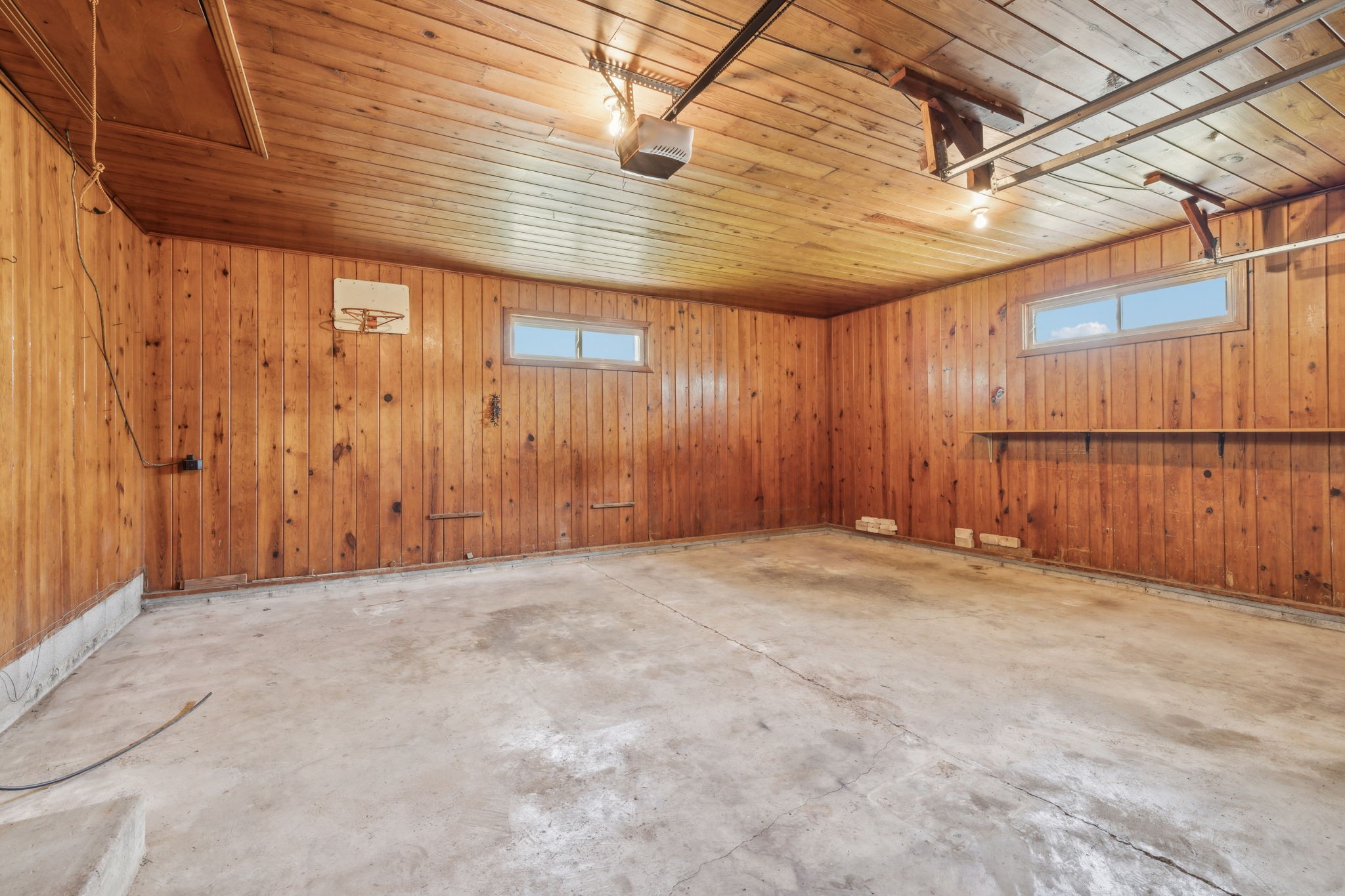 909 Hillsboro Rd