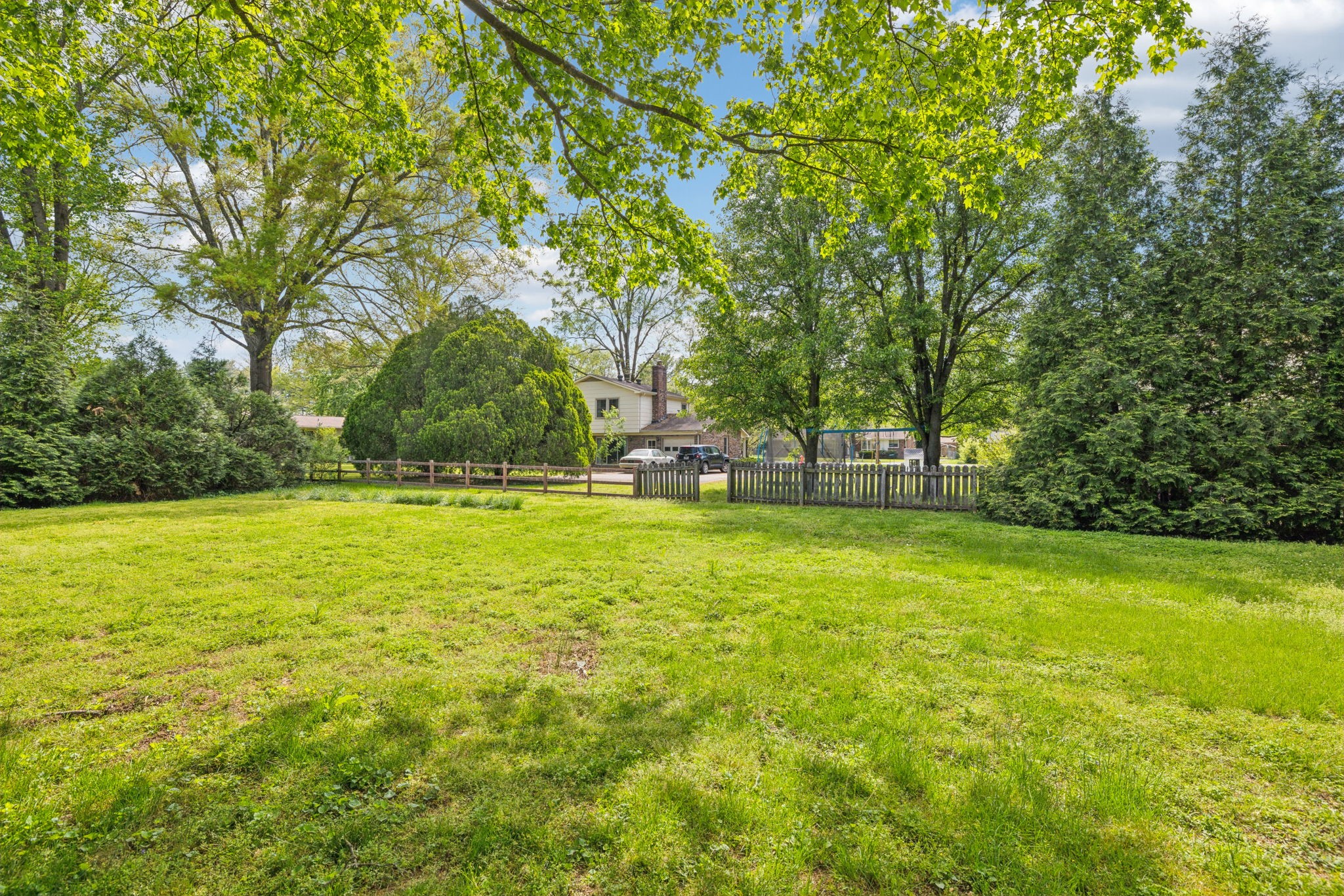 909 Hillsboro Rd