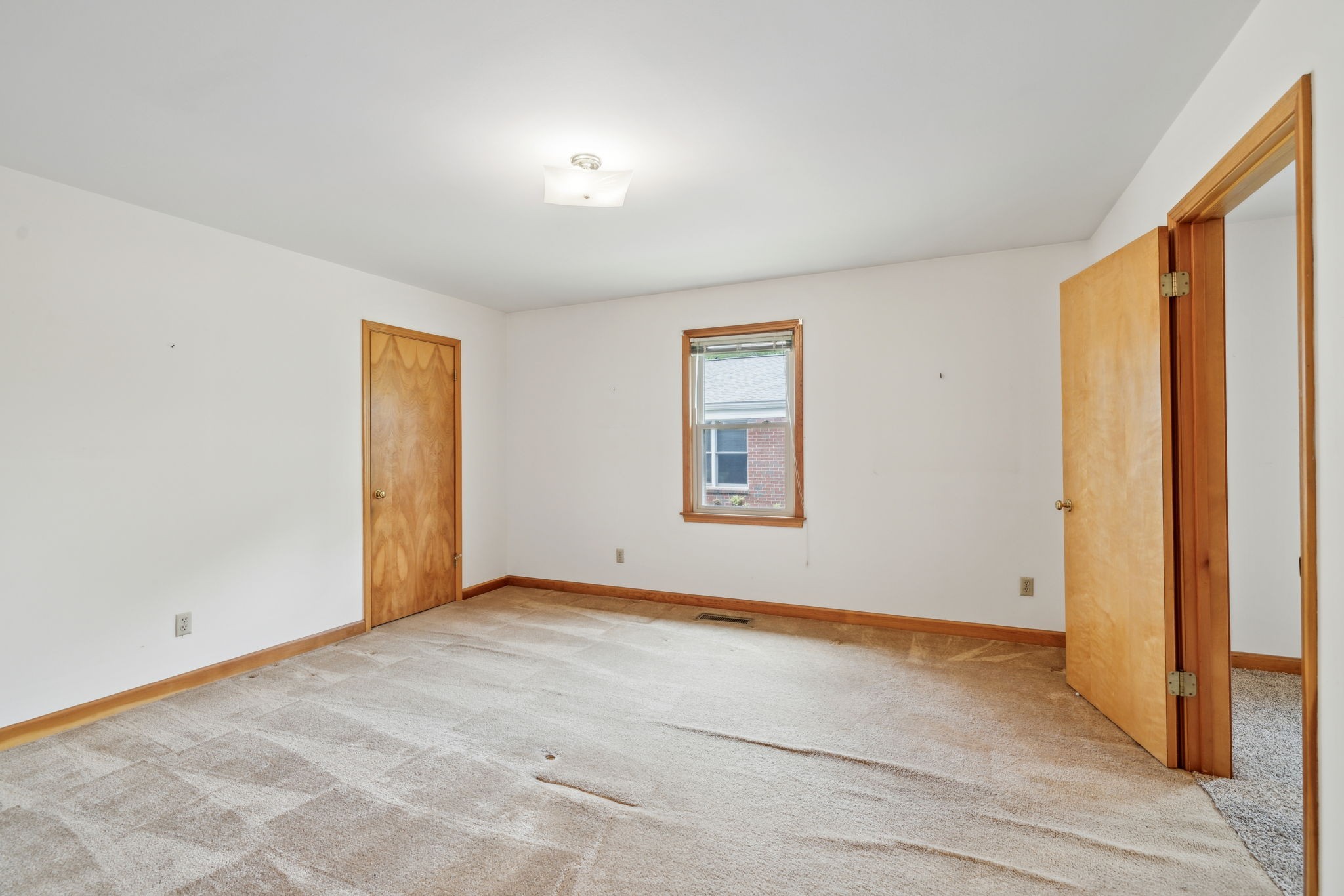 909 Hillsboro Rd