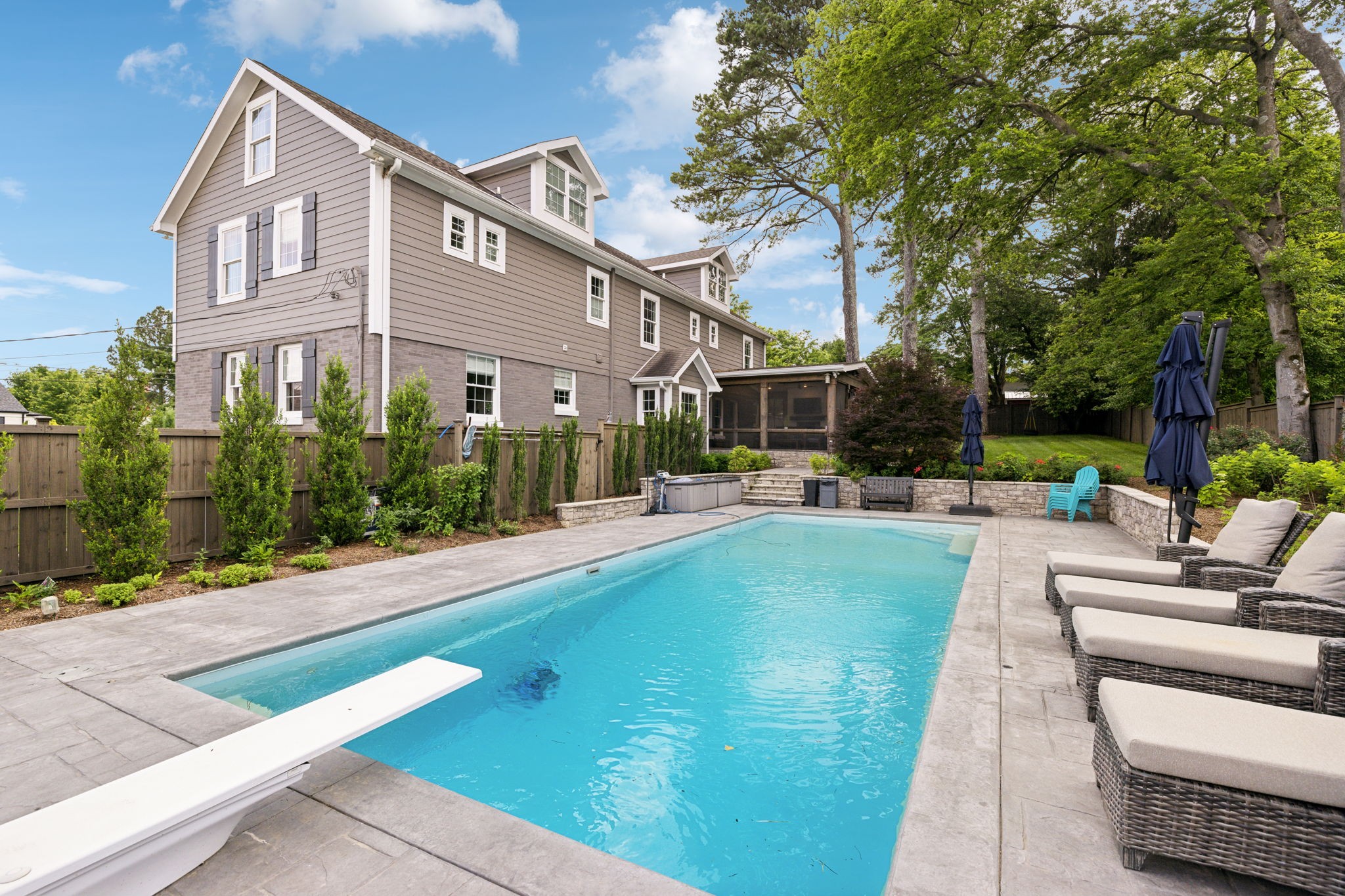 303 Avondale Dr
