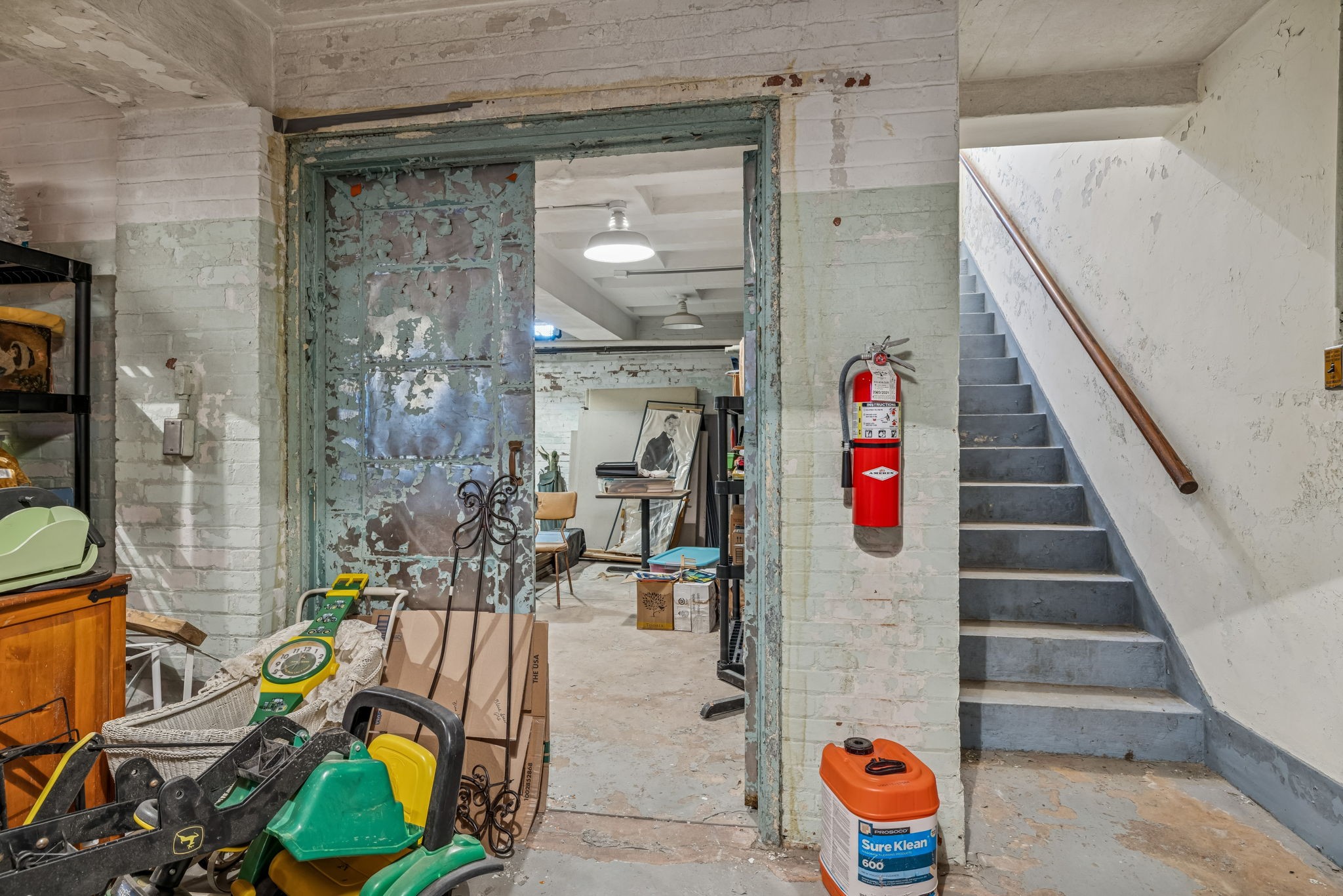 121 1st Ave, S