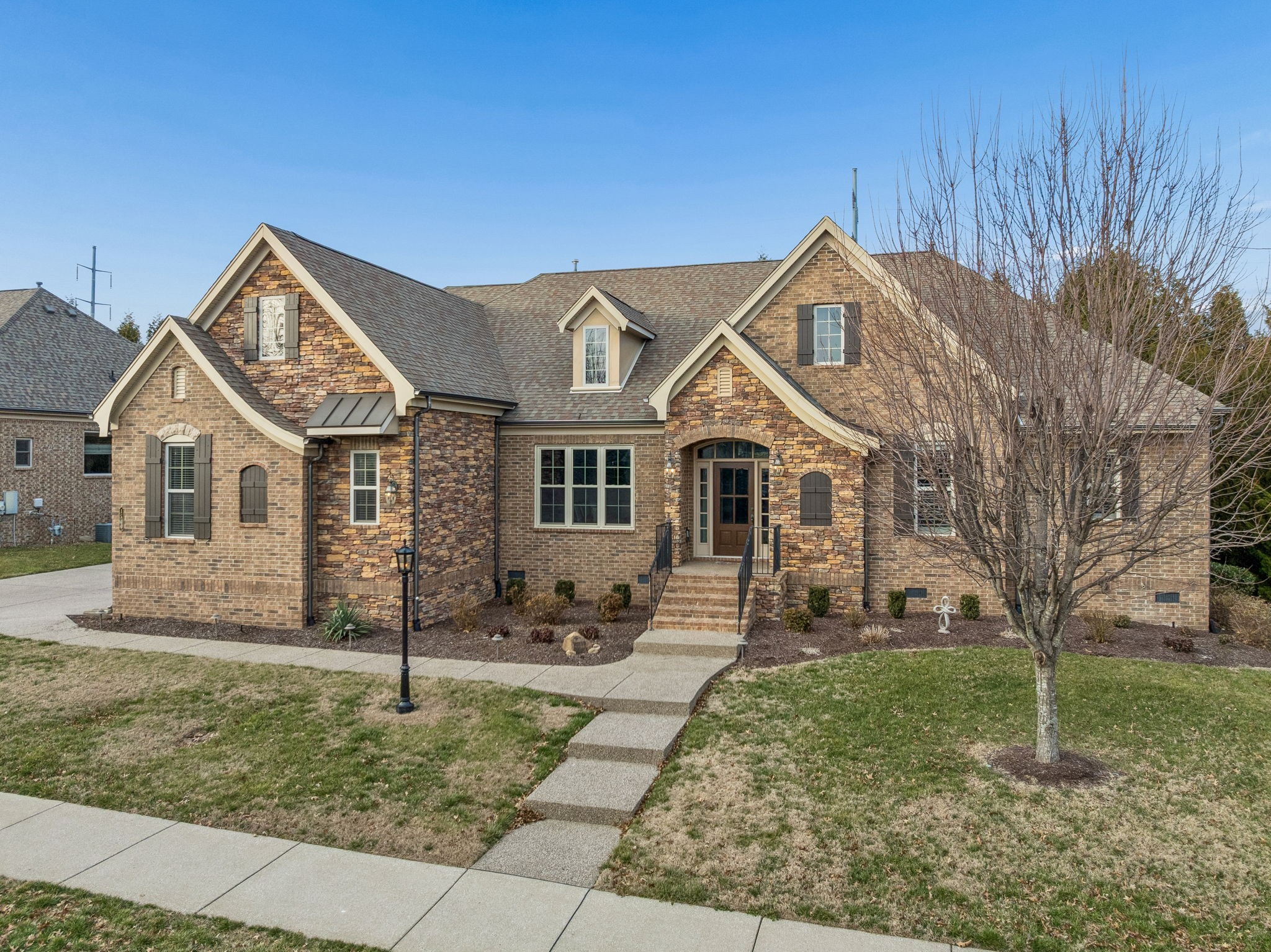 1516 Bledsoe Ln