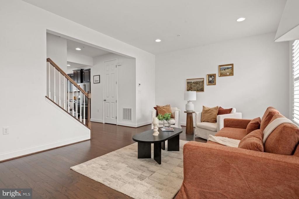 104 Mayer Pl
