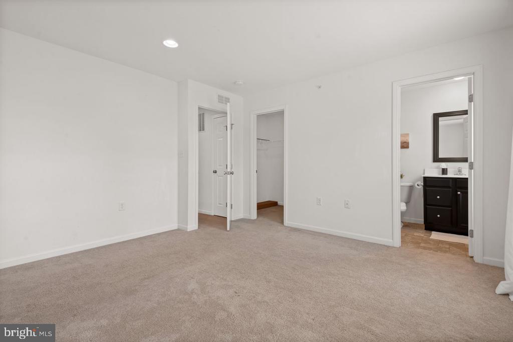104 Mayer Pl