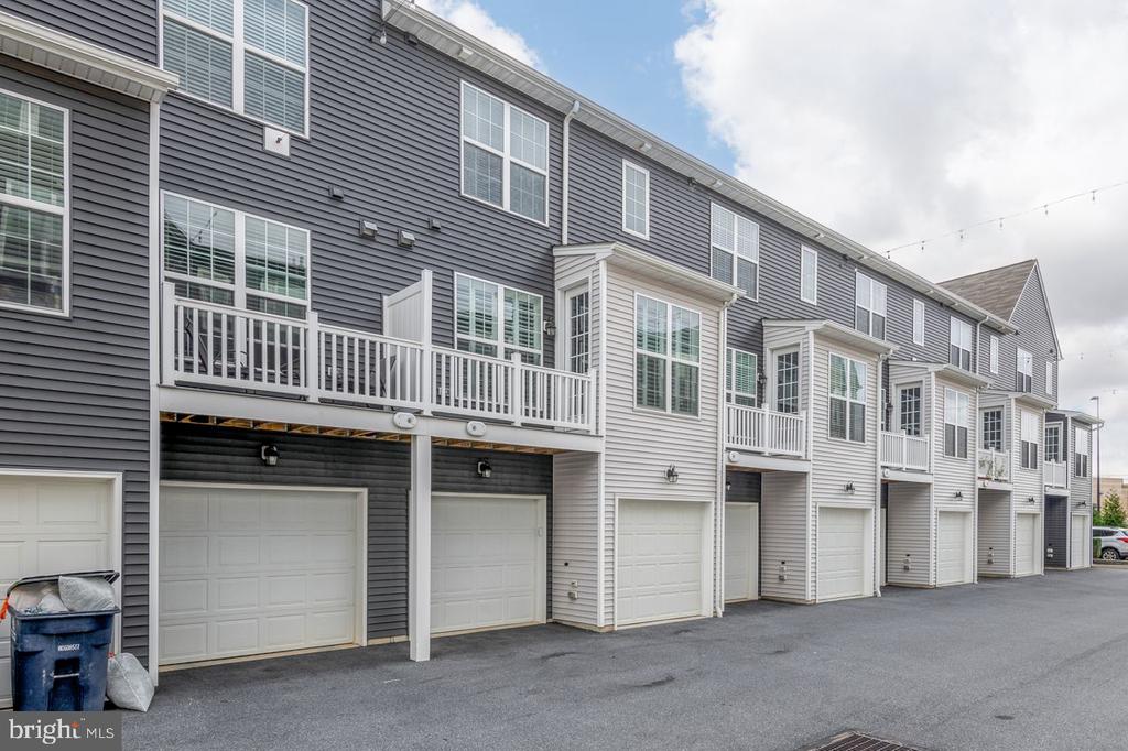 104 Mayer Pl