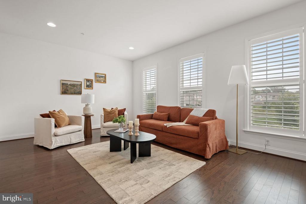 104 Mayer Pl