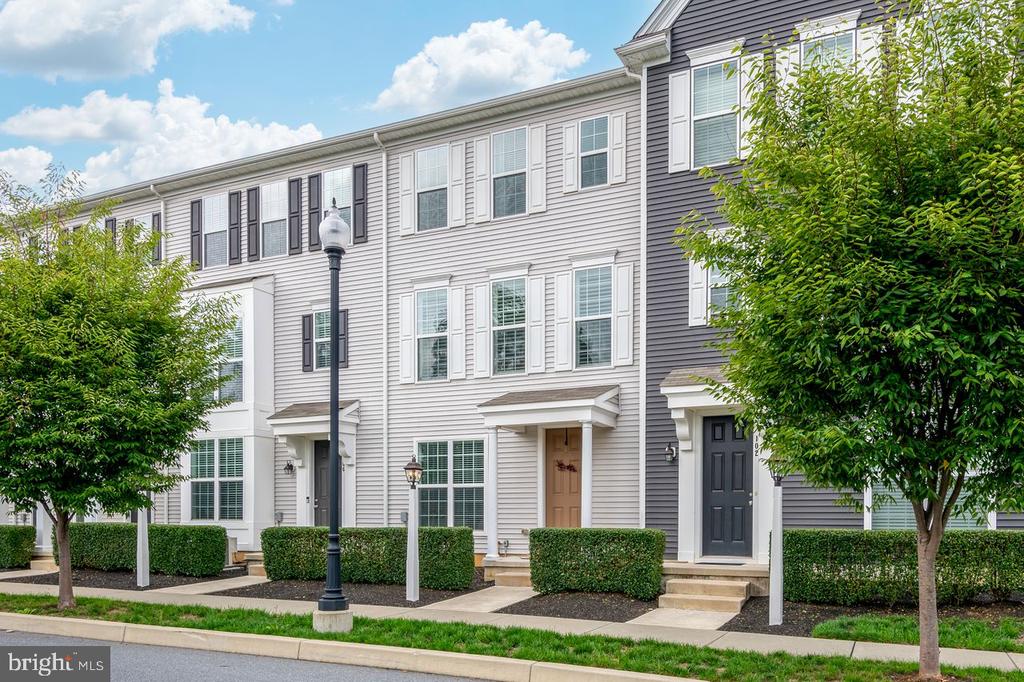104 Mayer Pl