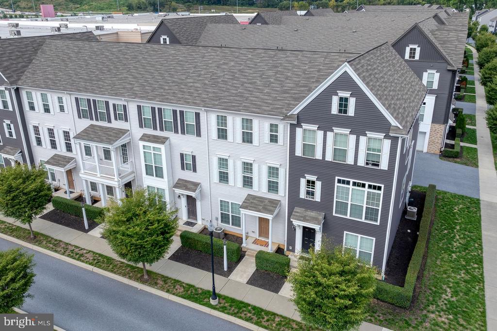 104 Mayer Pl