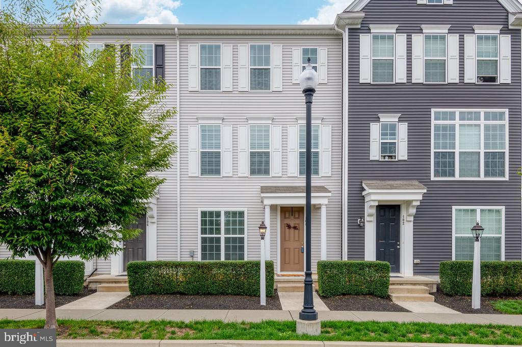 104 Mayer Pl