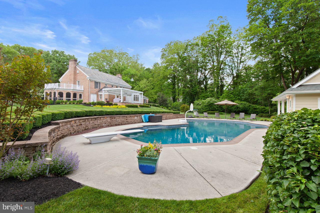 121 Eshelman Rd