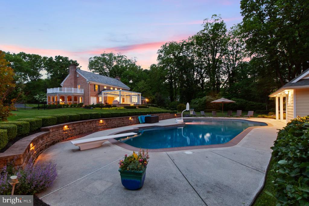 121 Eshelman Rd