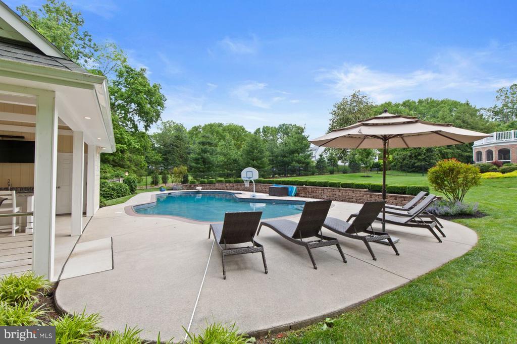 121 Eshelman Rd