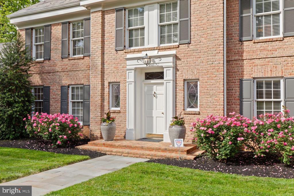 121 Eshelman Rd