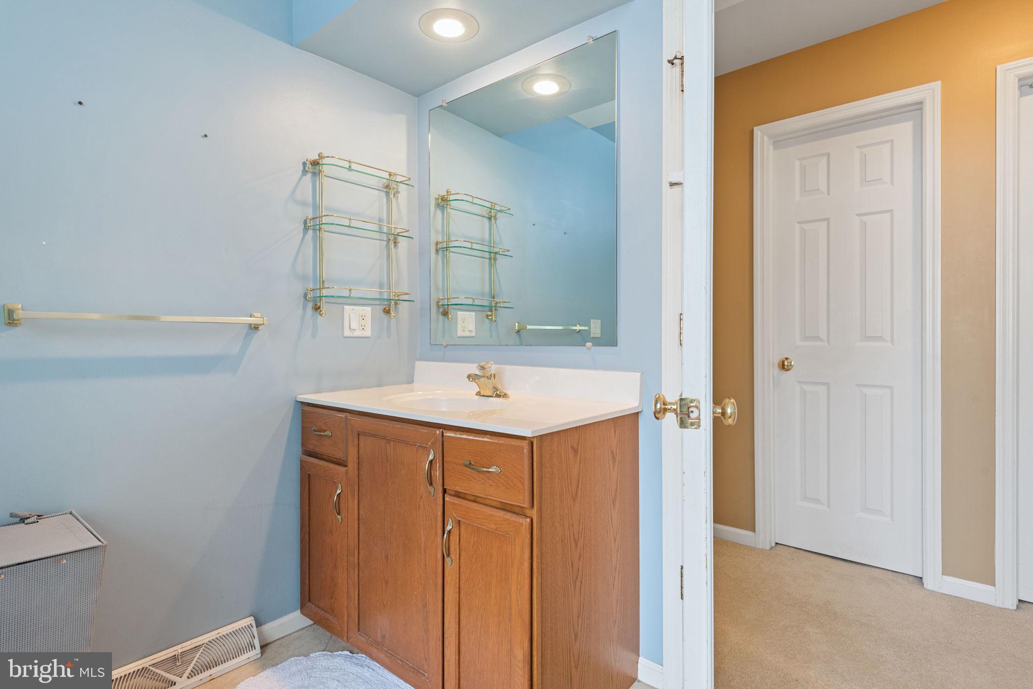 16 Fox Hollow Dr