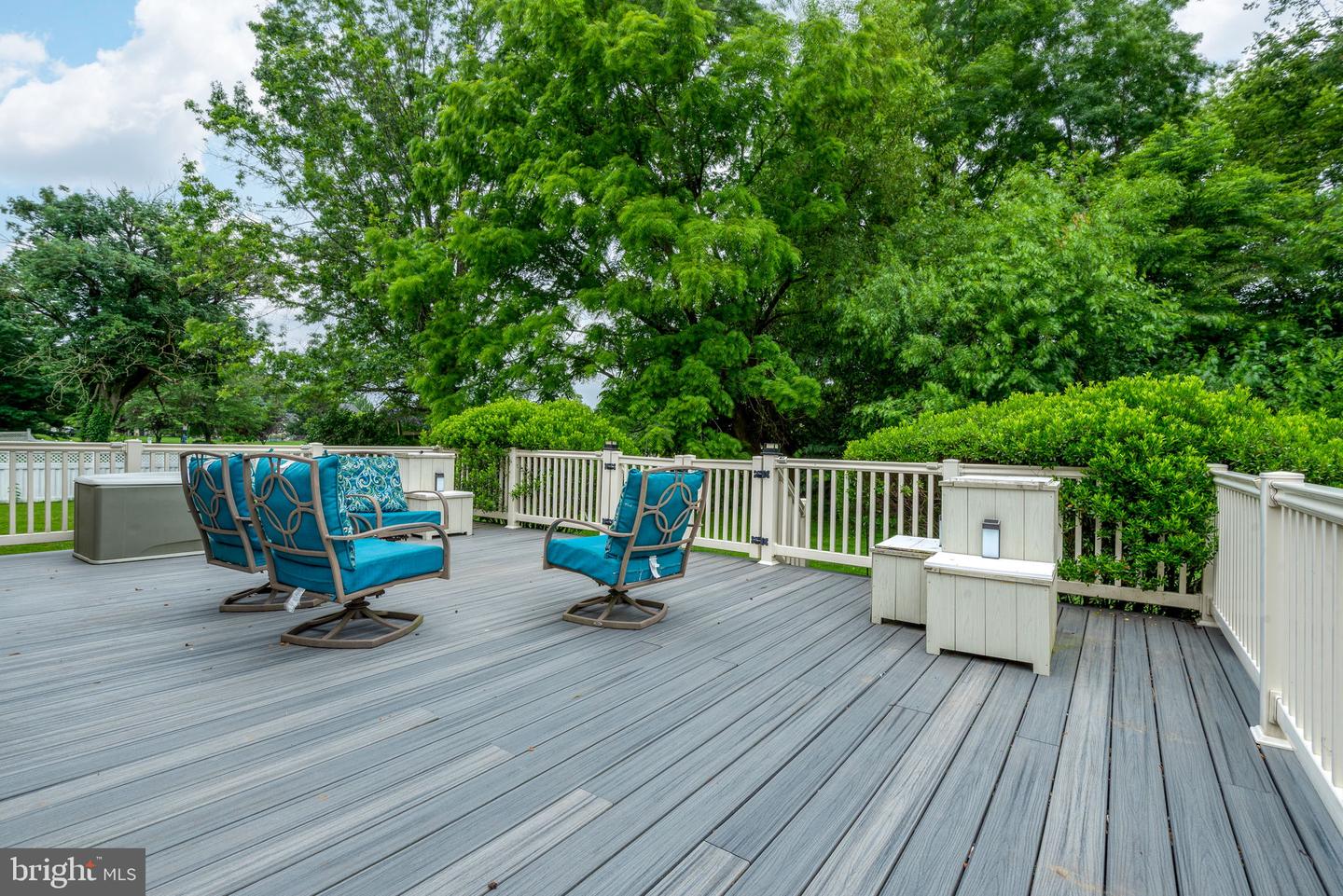 16 Fox Hollow Dr