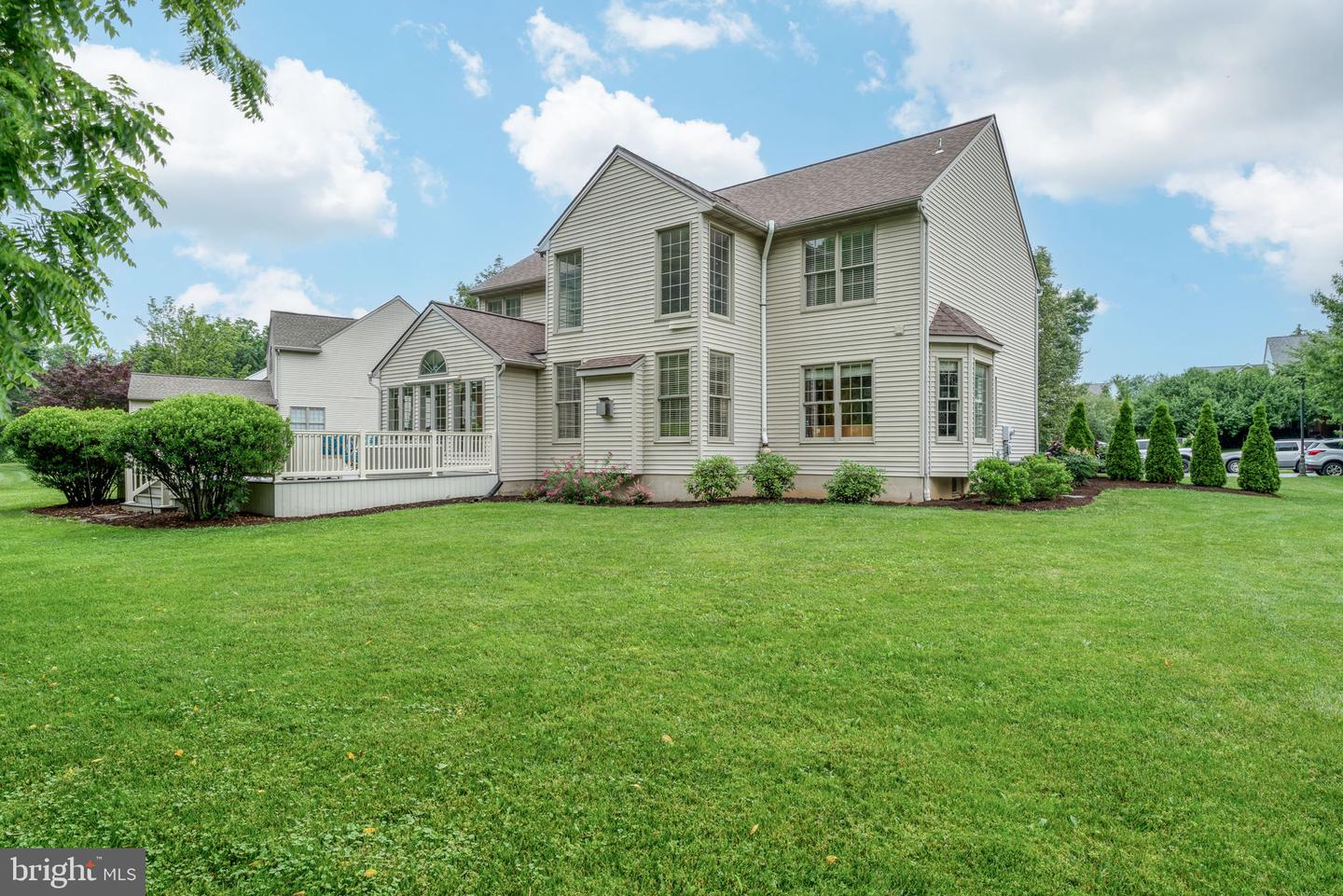 16 Fox Hollow Dr