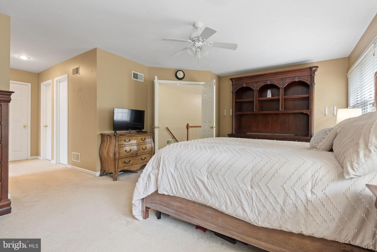 16 Fox Hollow Dr