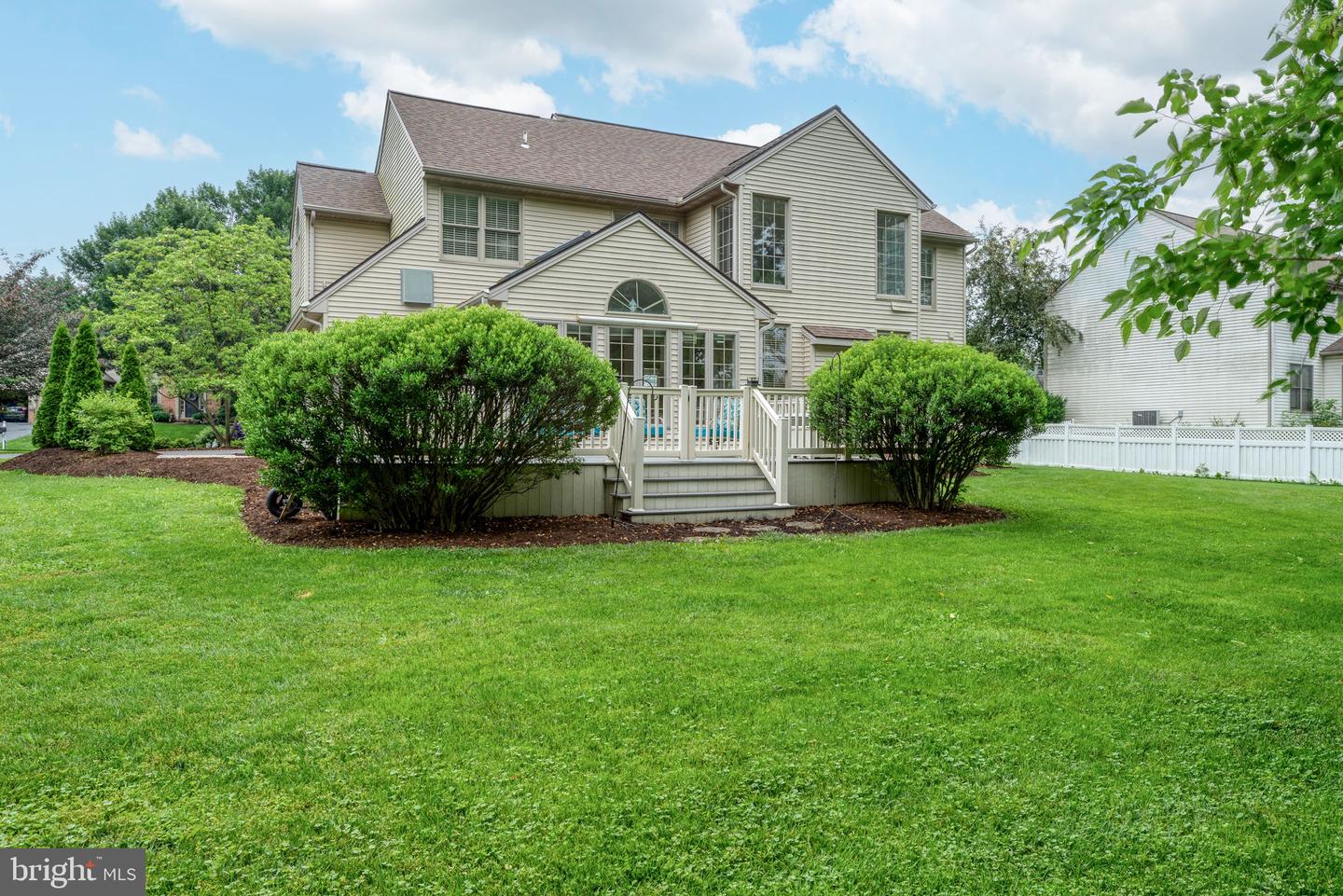16 Fox Hollow Dr