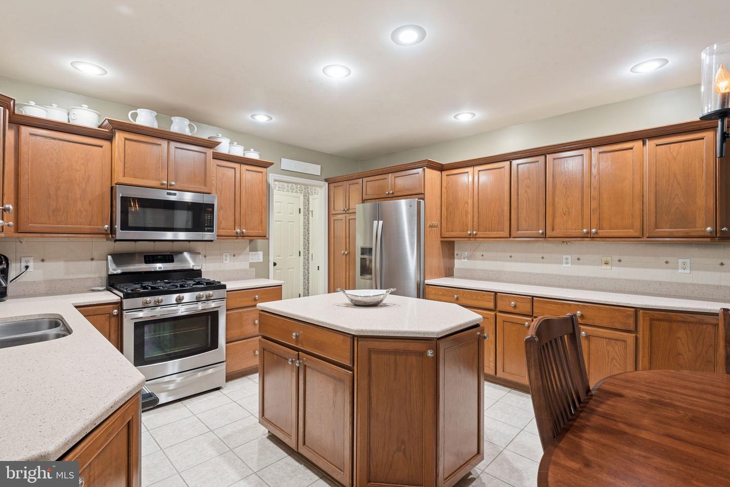 16 Fox Hollow Dr