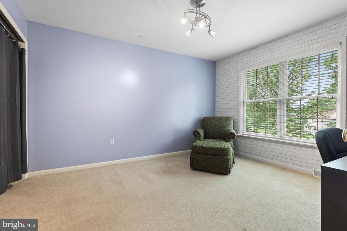 16 Fox Hollow Dr