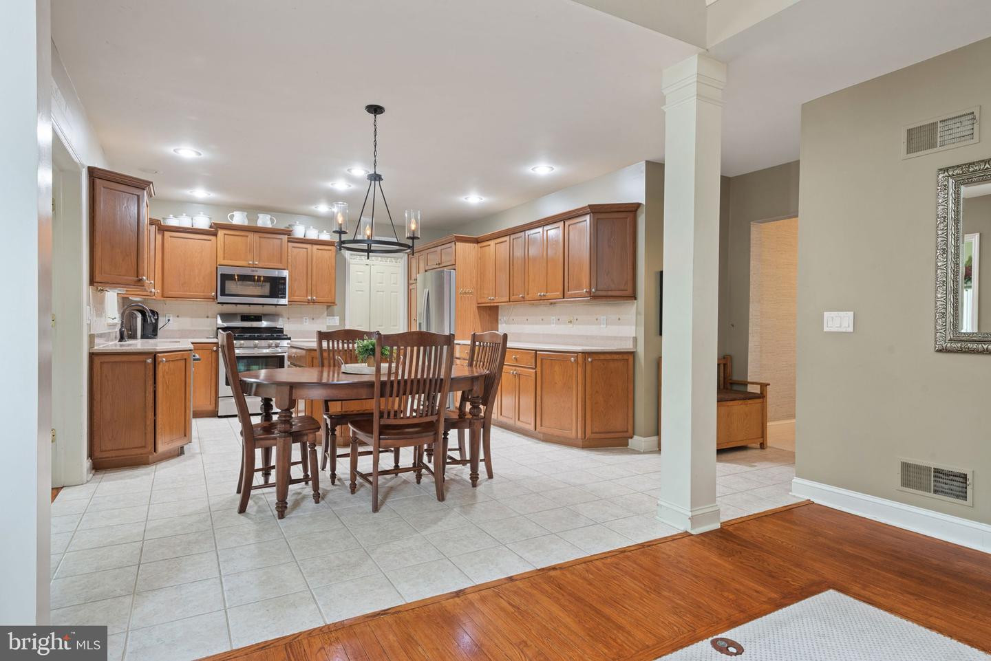 16 Fox Hollow Dr