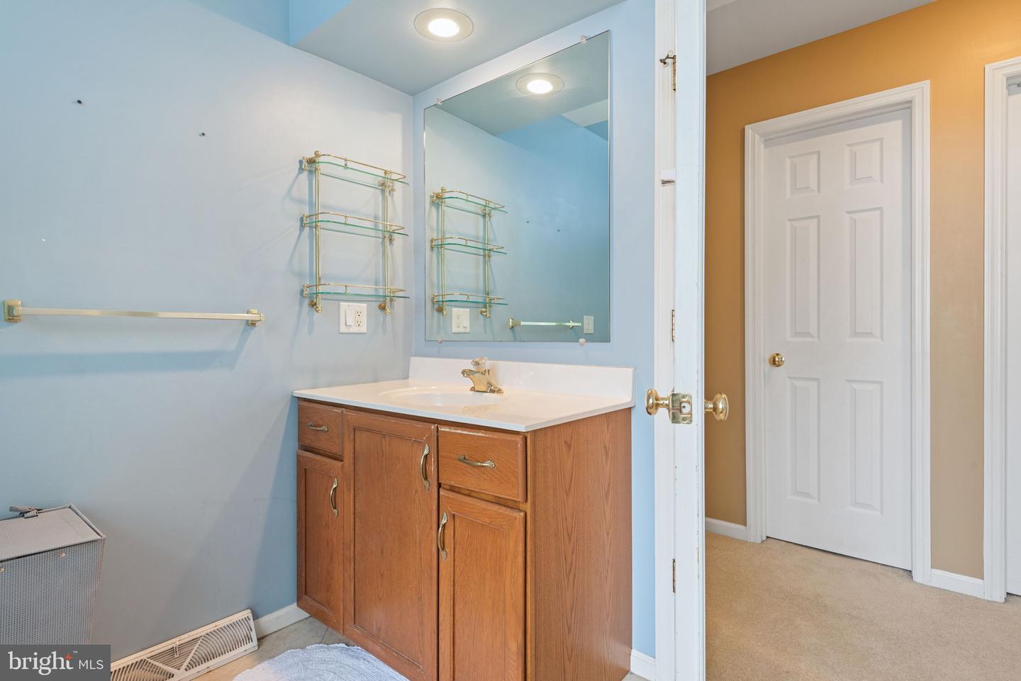 16 Fox Hollow Dr