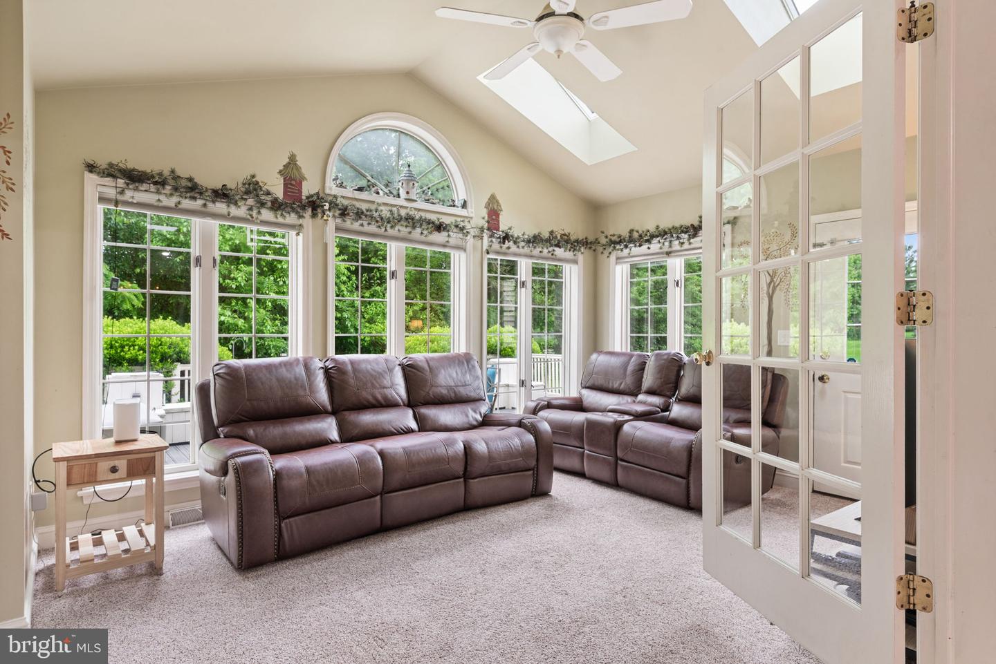 16 Fox Hollow Dr