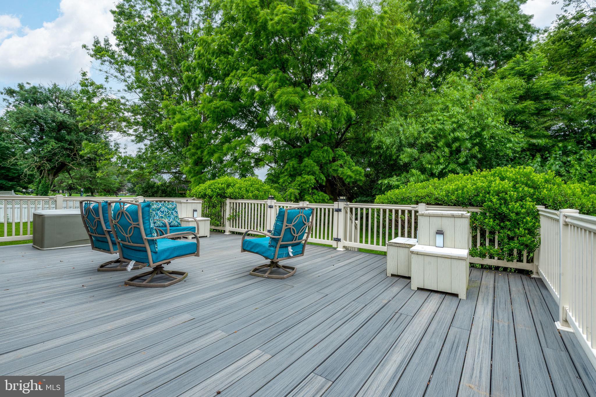 16 Fox Hollow Dr