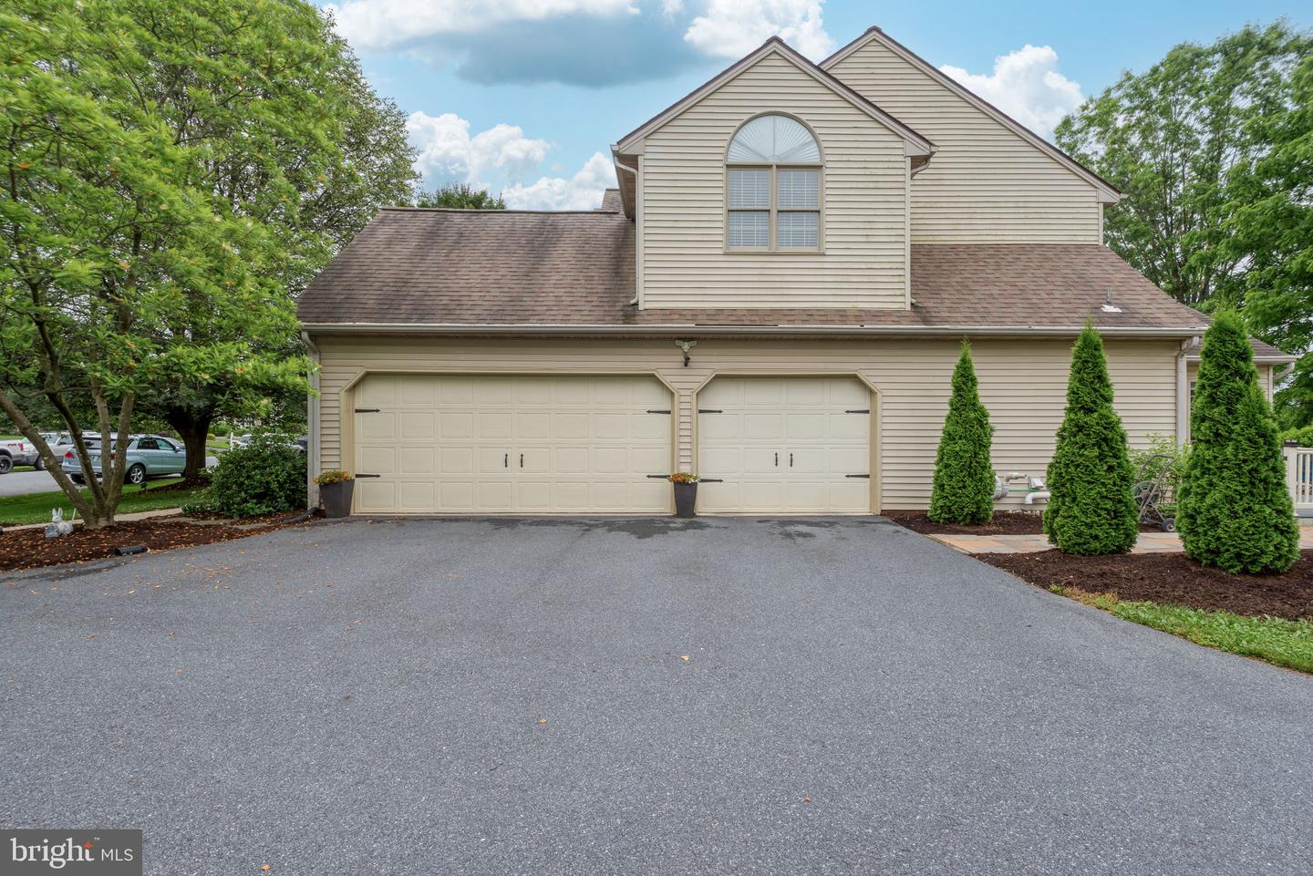 16 Fox Hollow Dr