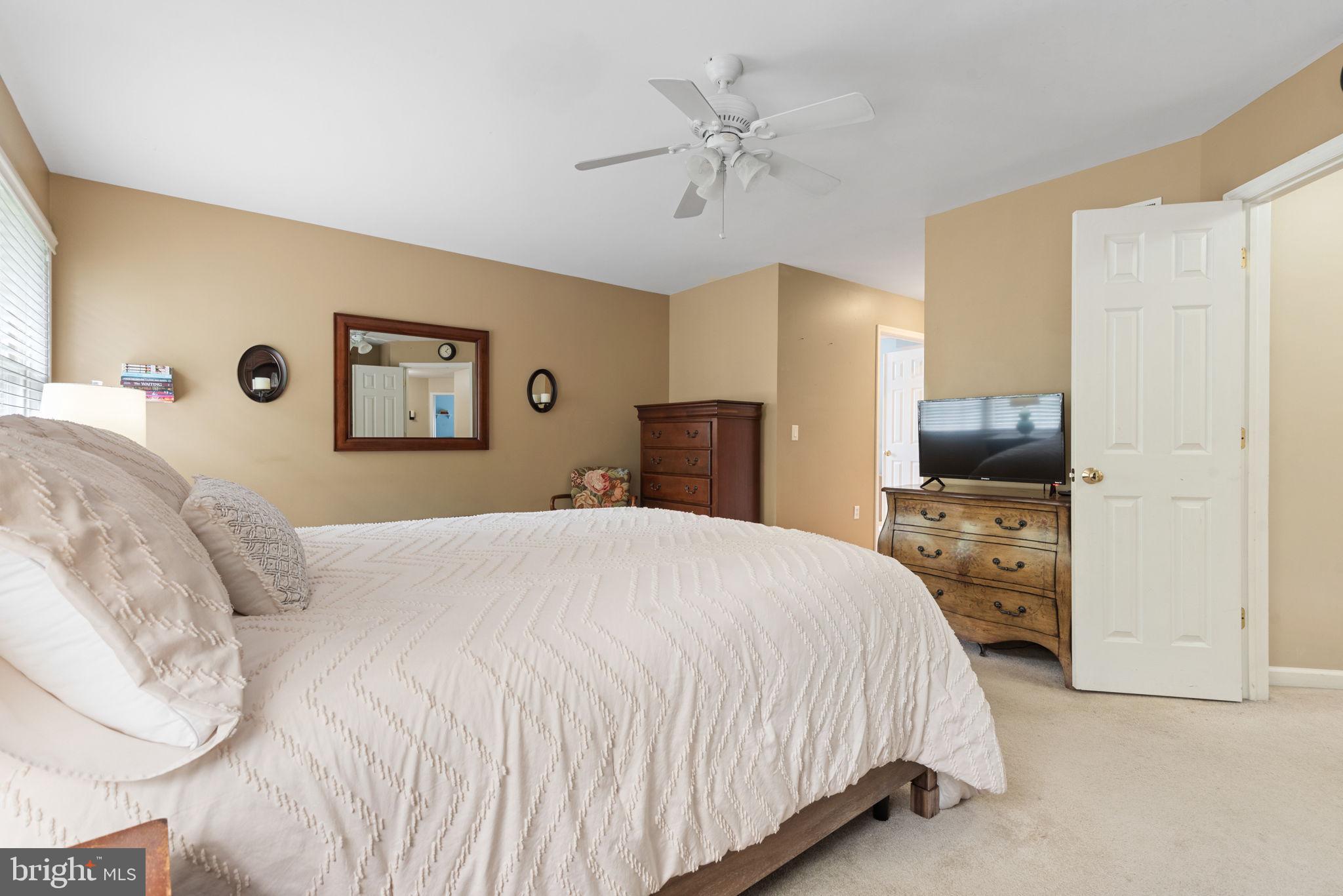 16 Fox Hollow Dr