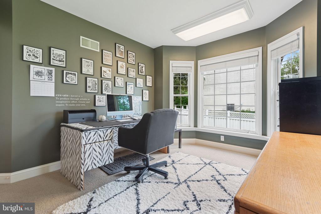 16 Fox Hollow Dr