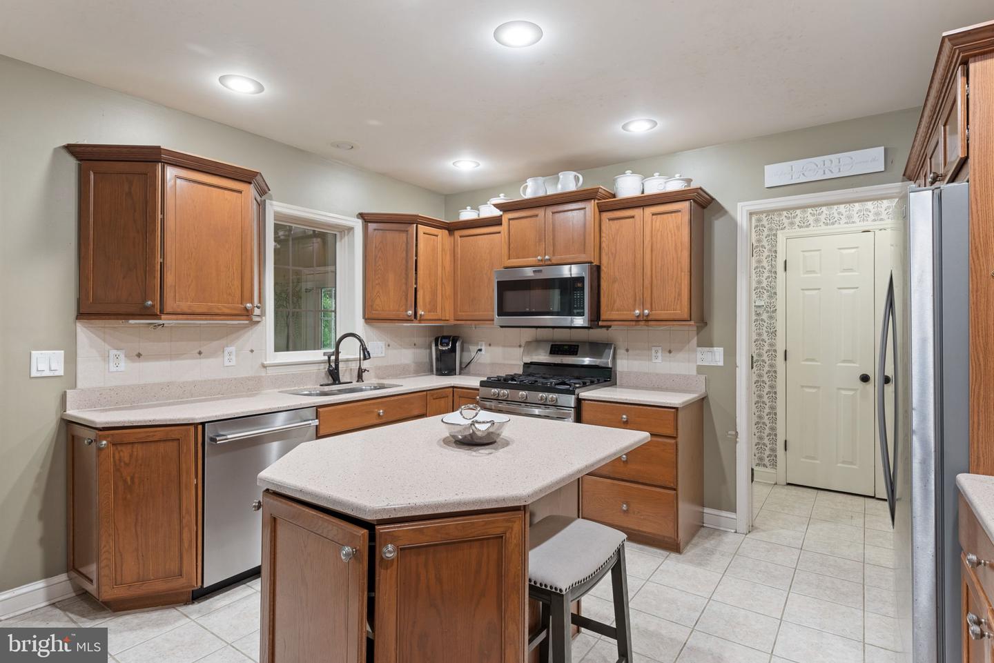 16 Fox Hollow Dr
