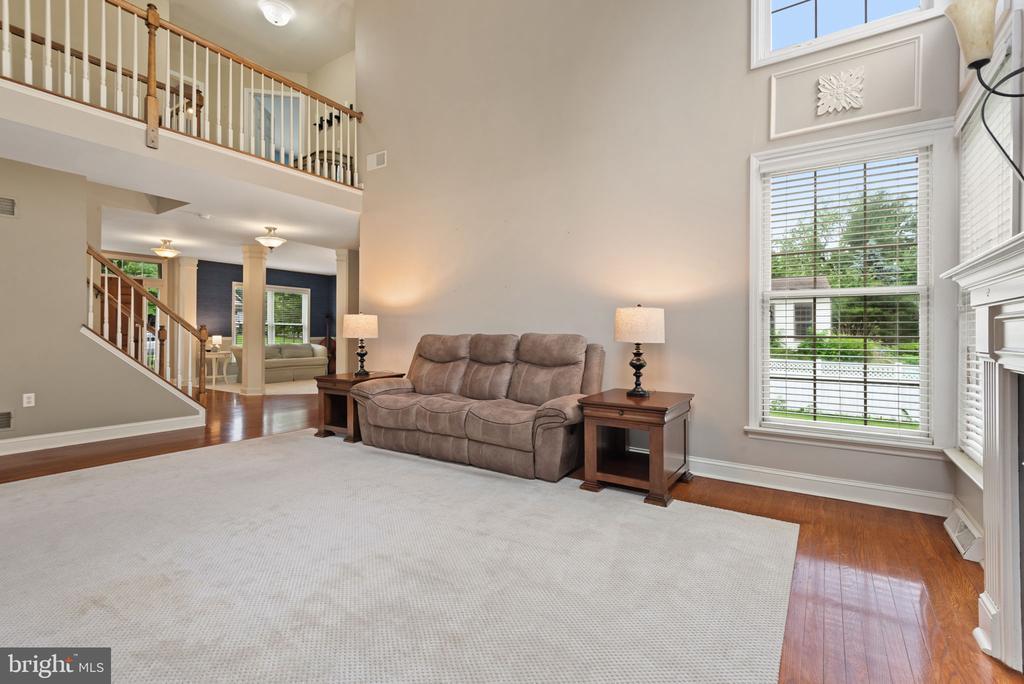 16 Fox Hollow Dr