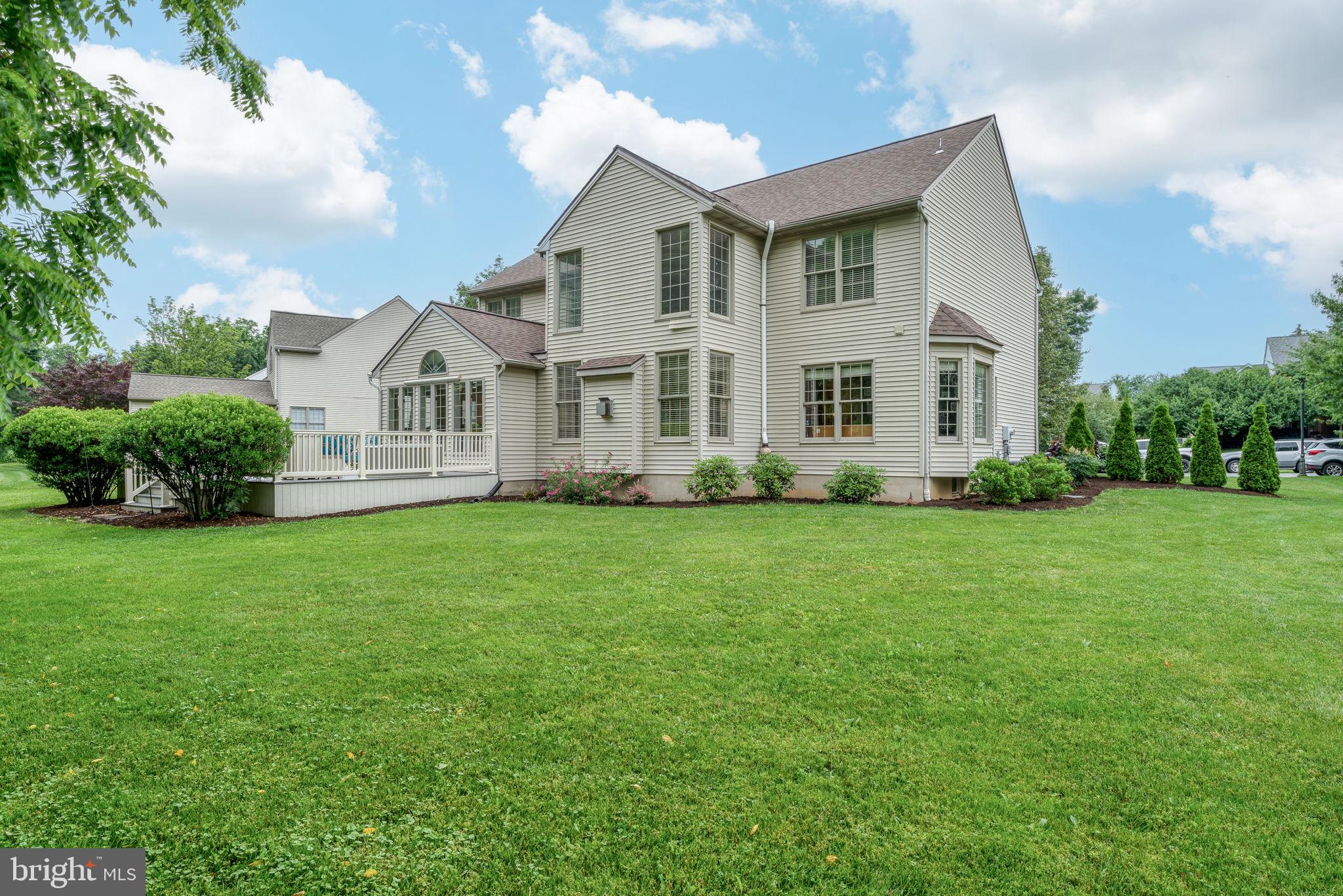 16 Fox Hollow Dr