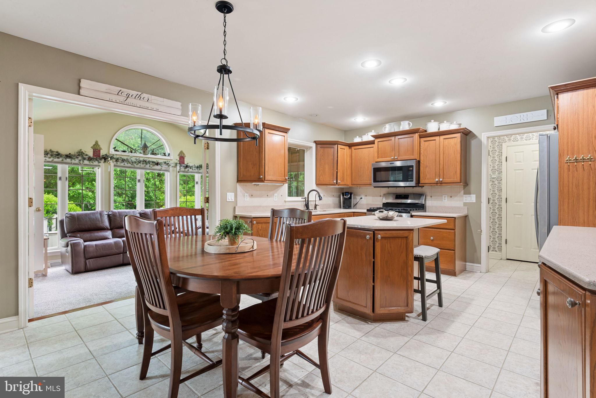 16 Fox Hollow Dr
