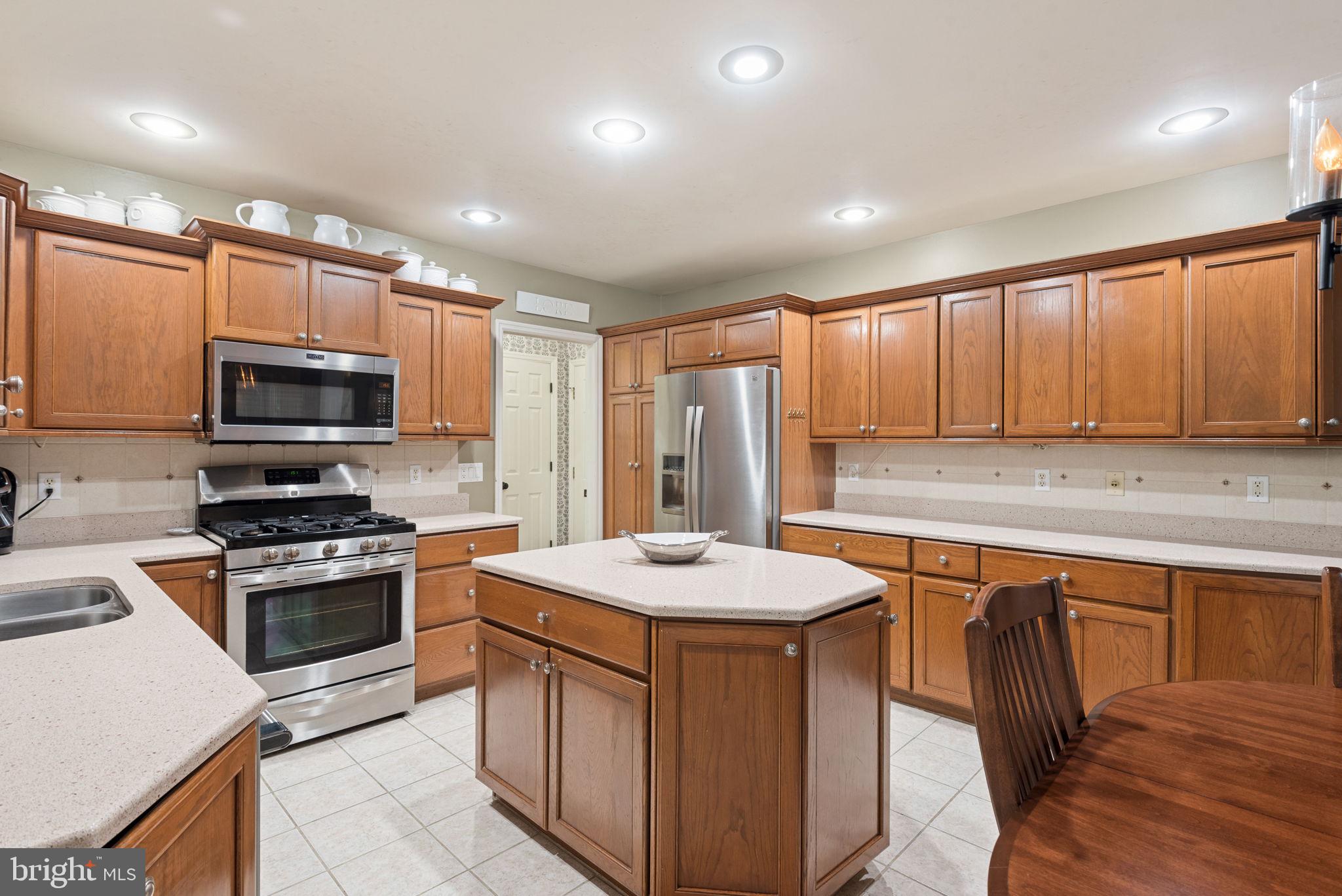 16 Fox Hollow Dr