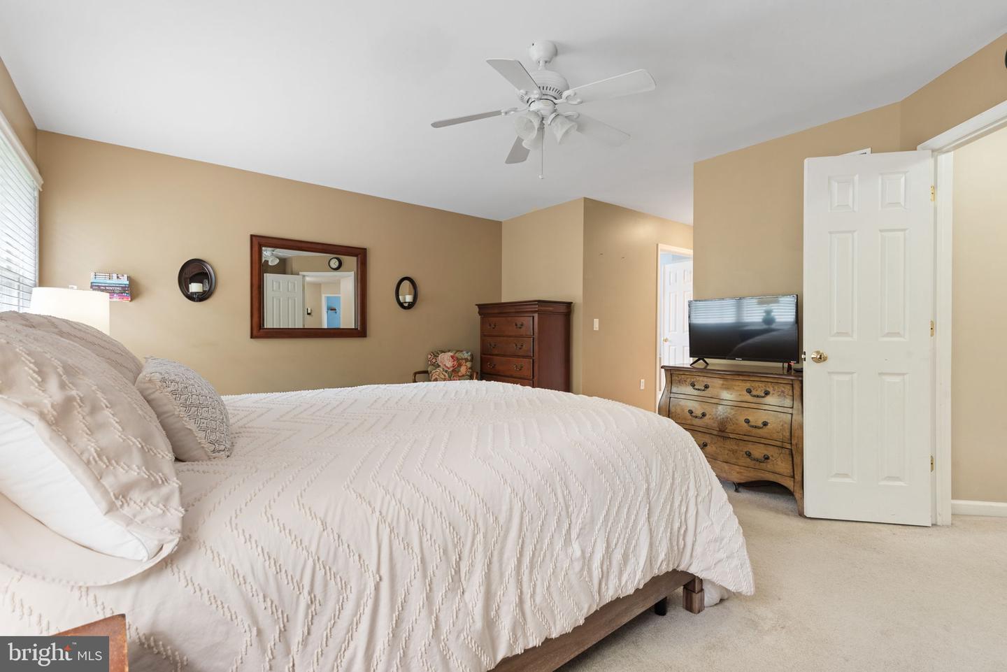 16 Fox Hollow Dr