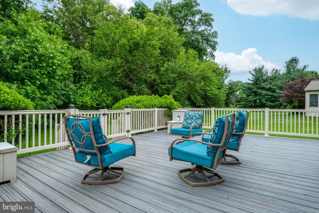 16 Fox Hollow Dr