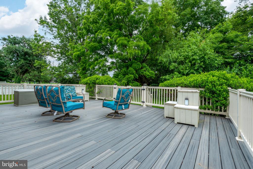 16 Fox Hollow Dr