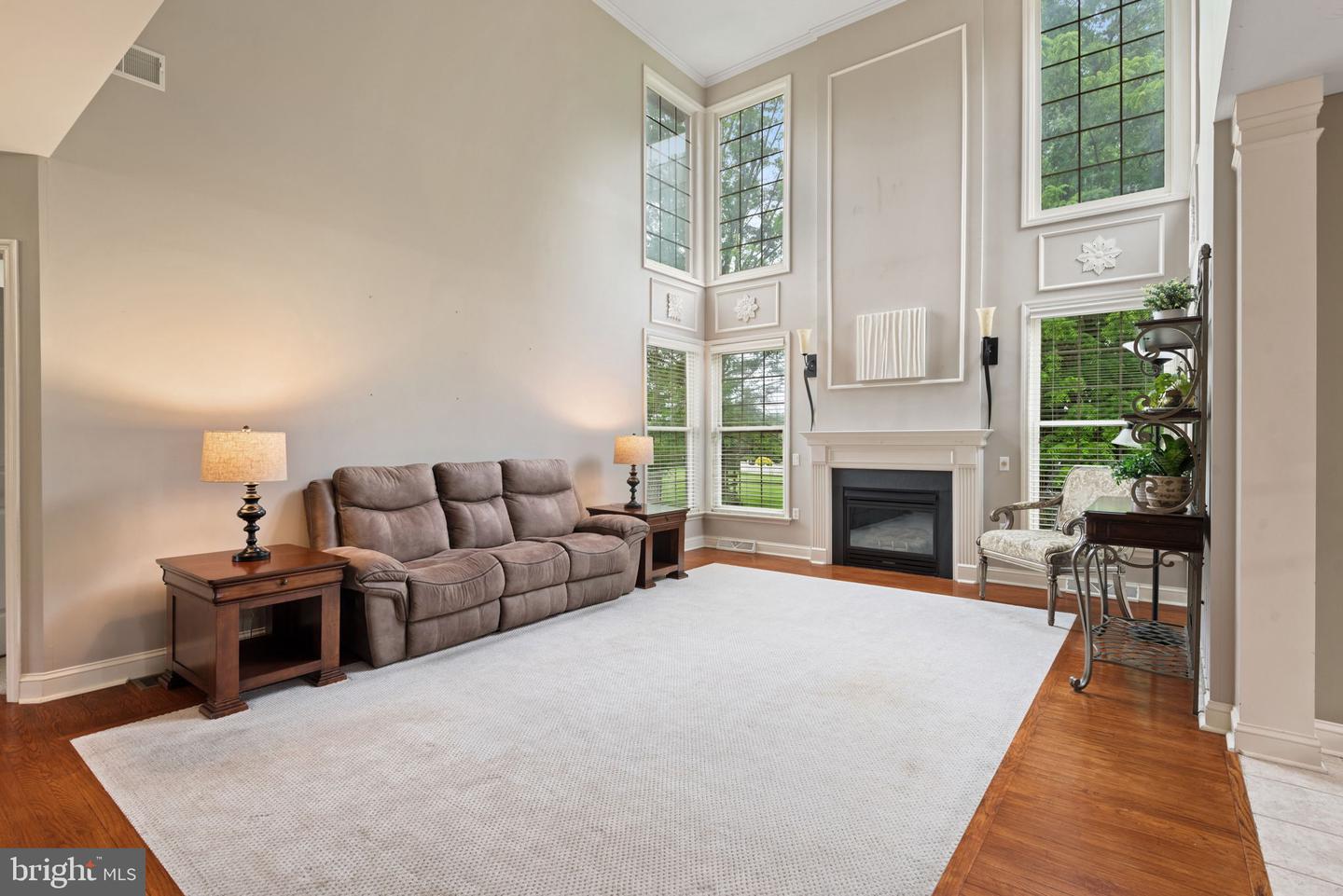 16 Fox Hollow Dr