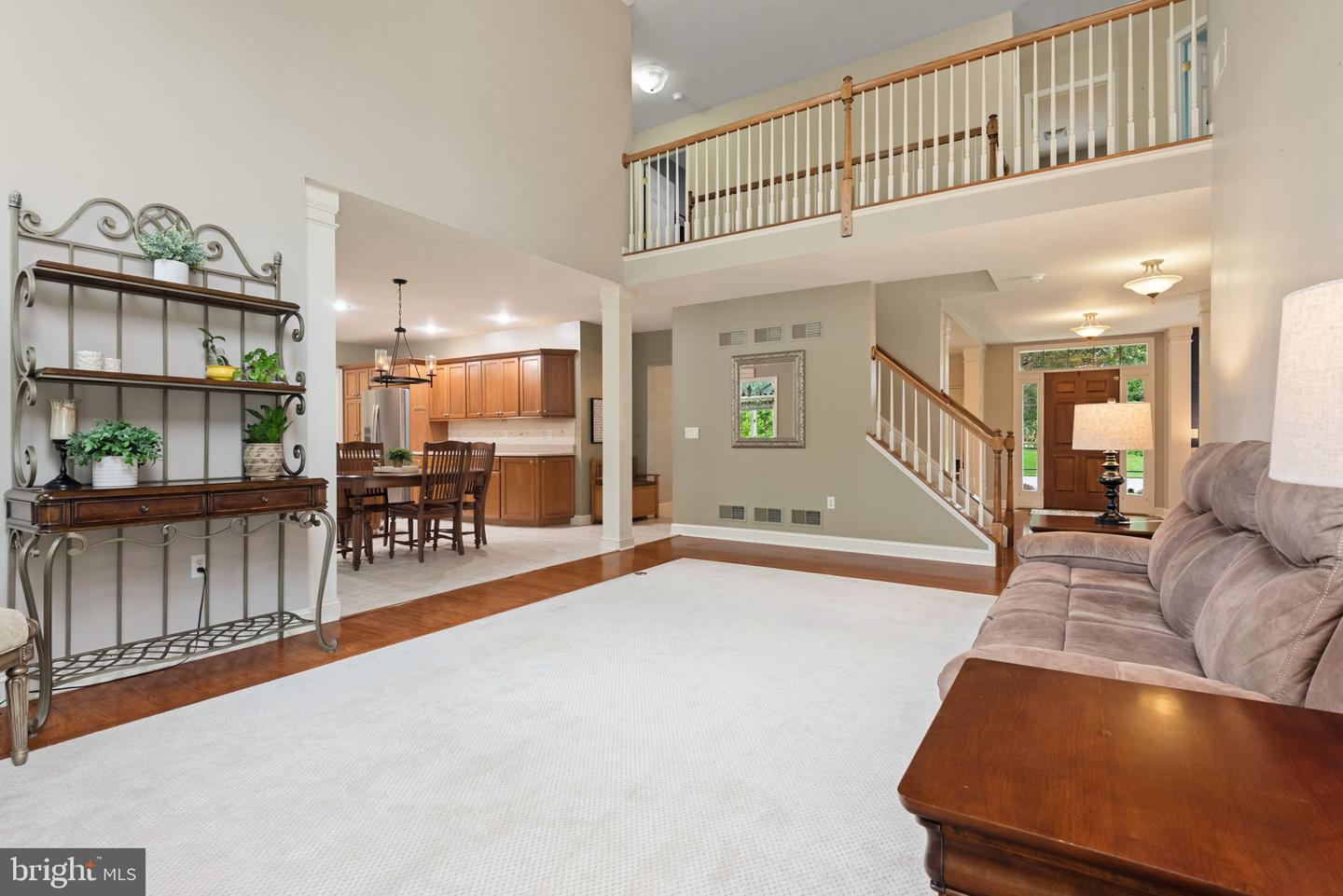 16 Fox Hollow Dr