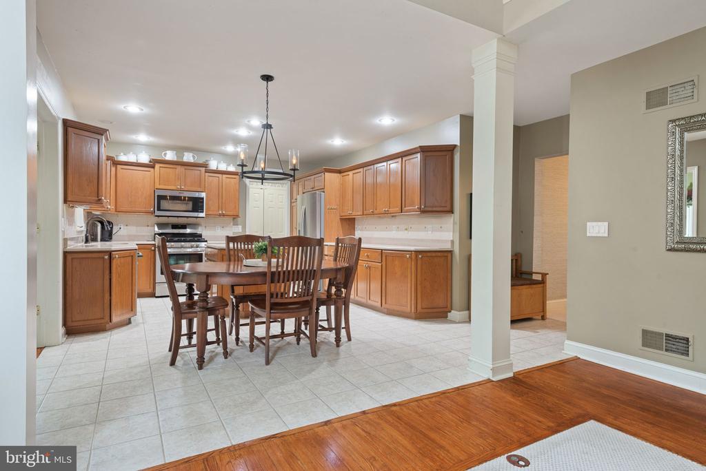 16 Fox Hollow Dr