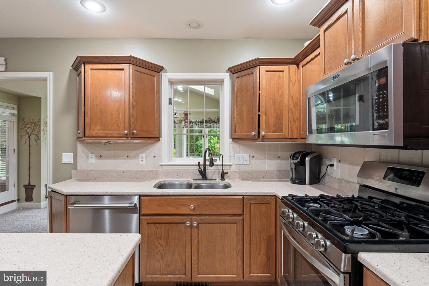 16 Fox Hollow Dr