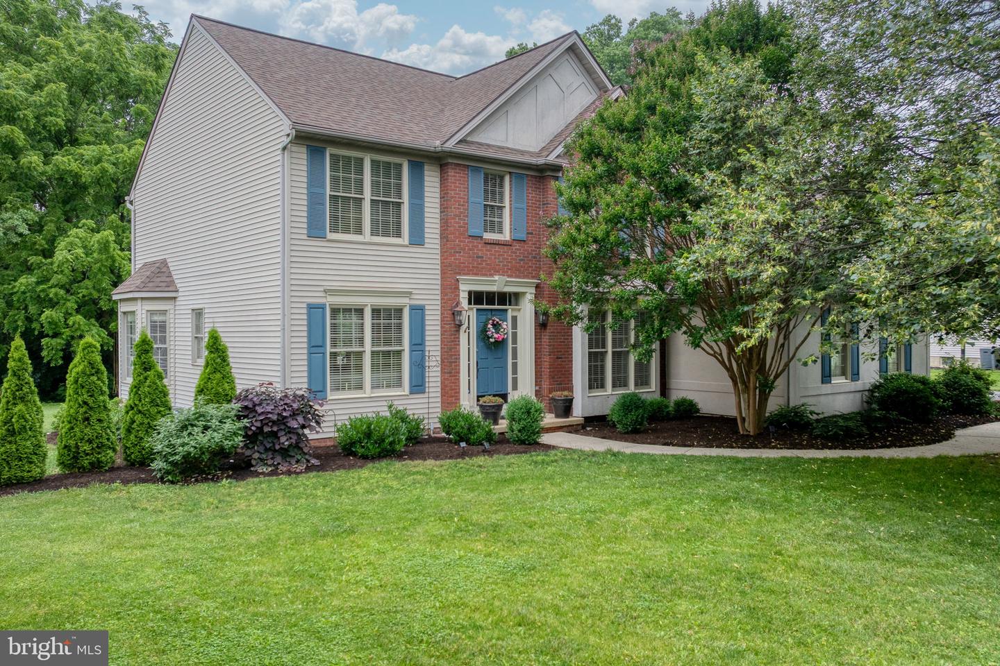 16 Fox Hollow Dr