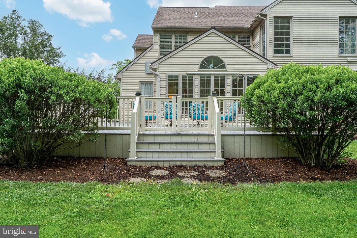 16 Fox Hollow Dr