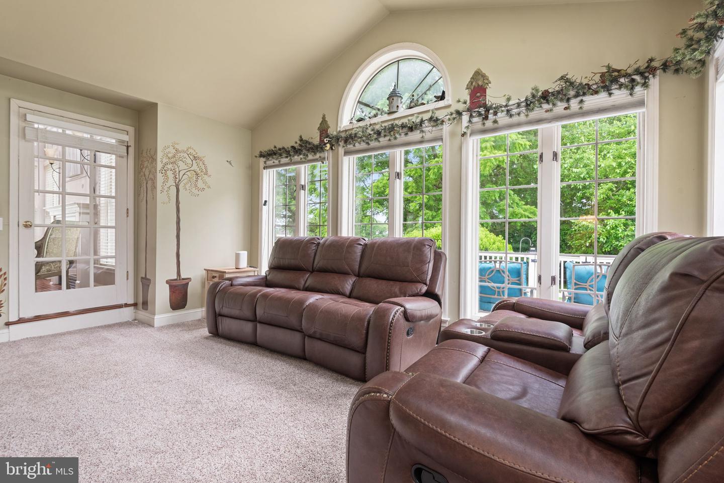 16 Fox Hollow Dr