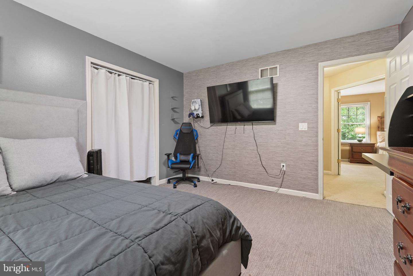 16 Fox Hollow Dr